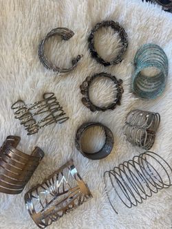 LOTS OF VINTAGE JEWELRY