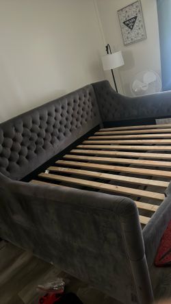 Bedframe for sale needs to go today!!!!!!