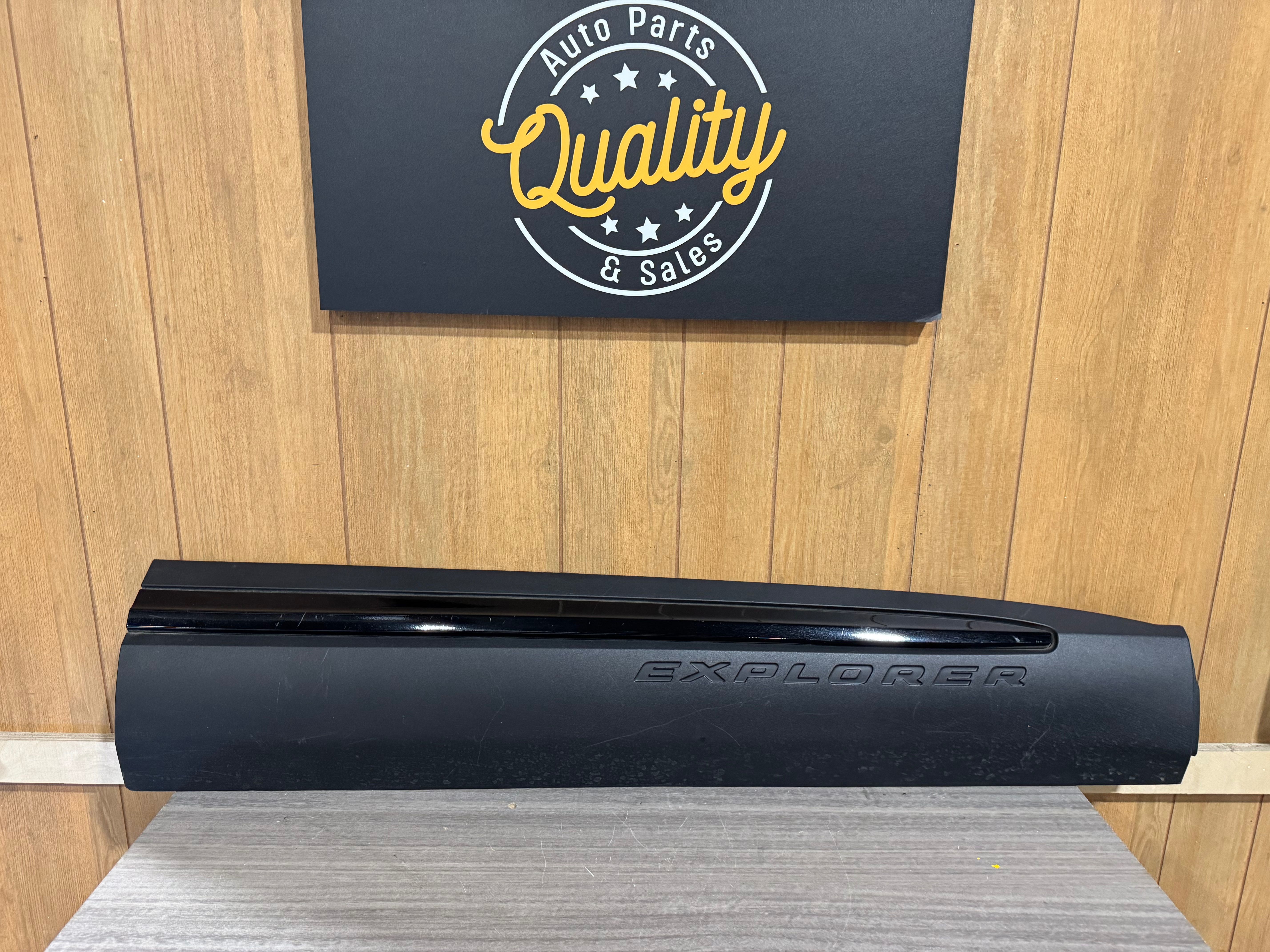 2020 2021 2022 2023 2024 2025 Ford Explorer Passenger Side Right Side Front Door Molding