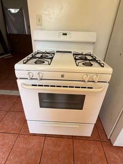 Kenmore gas range/oven (white)