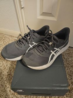 Boys Asics Running Shoes size 9.5