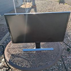 28" 4K UHD Samsung Monitor 