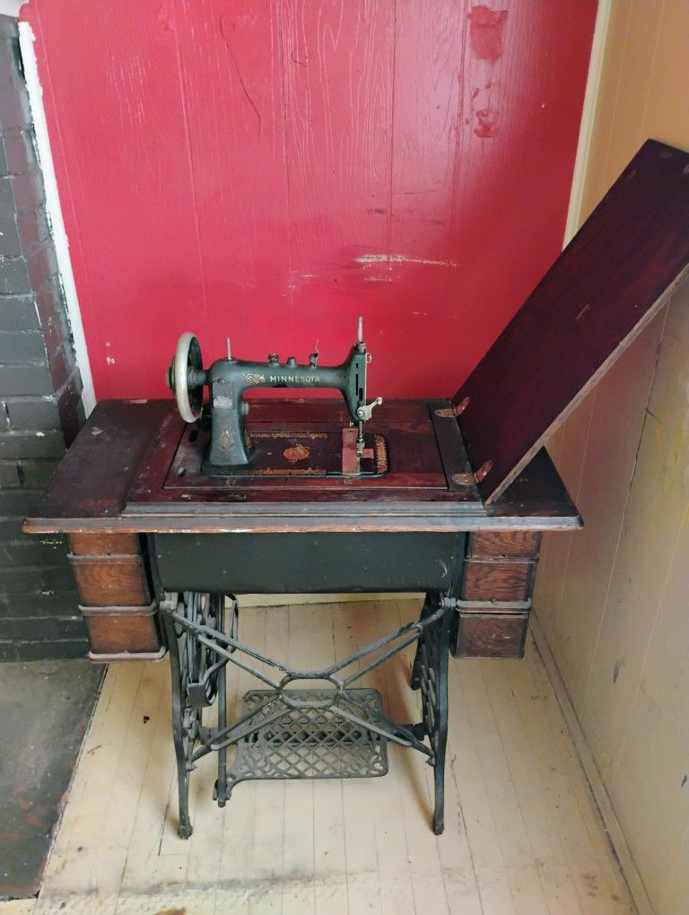 Antique Minnesota Model D Sewing Machine