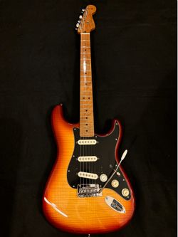 Stratocaster Fender Player PlusTop LE with Upgraded All Roasted Maple Neck Sienna Sunburst