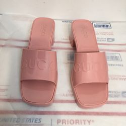GUCCI Wild Rose Pink Rubber GG Logo Slides Heel Mules Sandals size 38. 