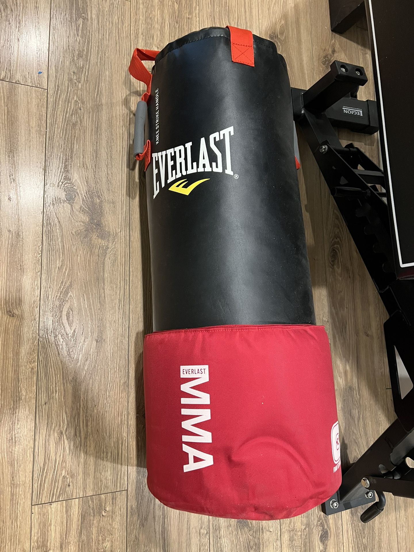 Everlast Omnistrike MMA 80 Pound Gym Boxing Punching Heavy Bag with Heavy Duty Nylon Straps and Double End Loop, Black