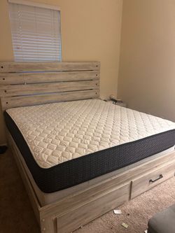 KING SIZE BED AND MATTRESS