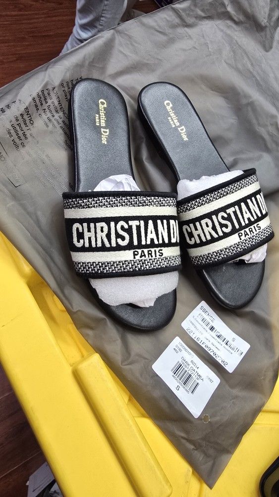 Christian Dior Size 6