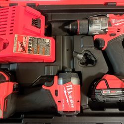 MilwaukeeM18 FUEL 18V Lithium-Ion Brushless Cordless Hammer Drill and Impact Driver Combo Kit (2-Tool) with 2 Batteries