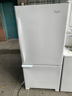 Nevera whirlpool 30” freezer abajo