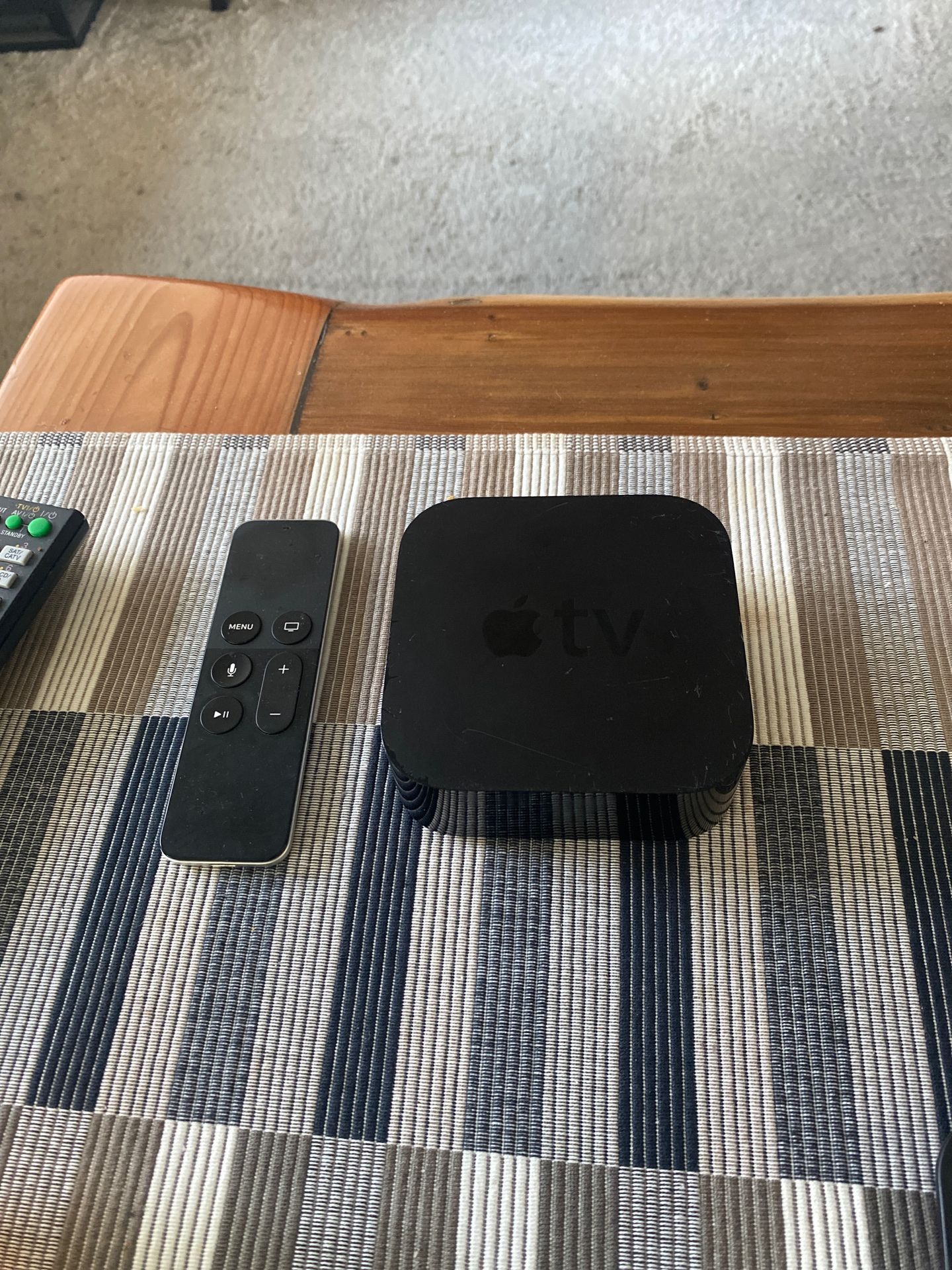 Apple TV 4th Generation with Remote