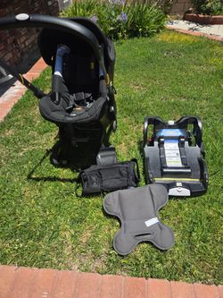 Doona stroller/car seat, base and bag