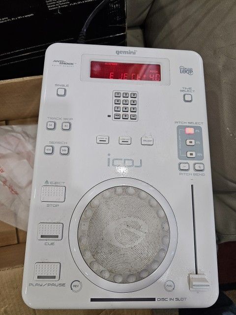 Pair Of Gemini LCDJ CD player/DJ turntable