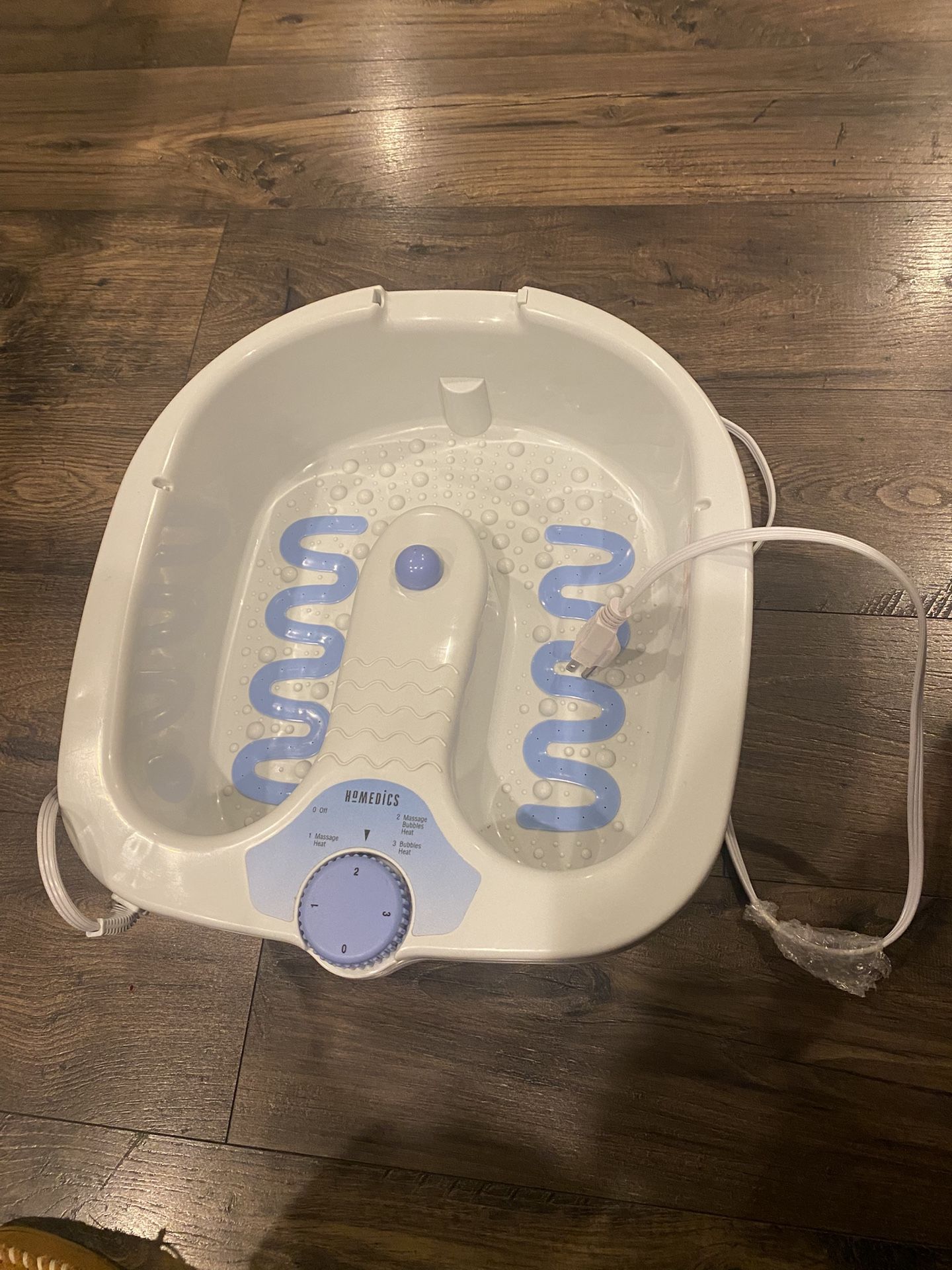 Open Box -Ho Medics Foot spa- design to provide a relaxing food massage using a combination of heat and bubbles