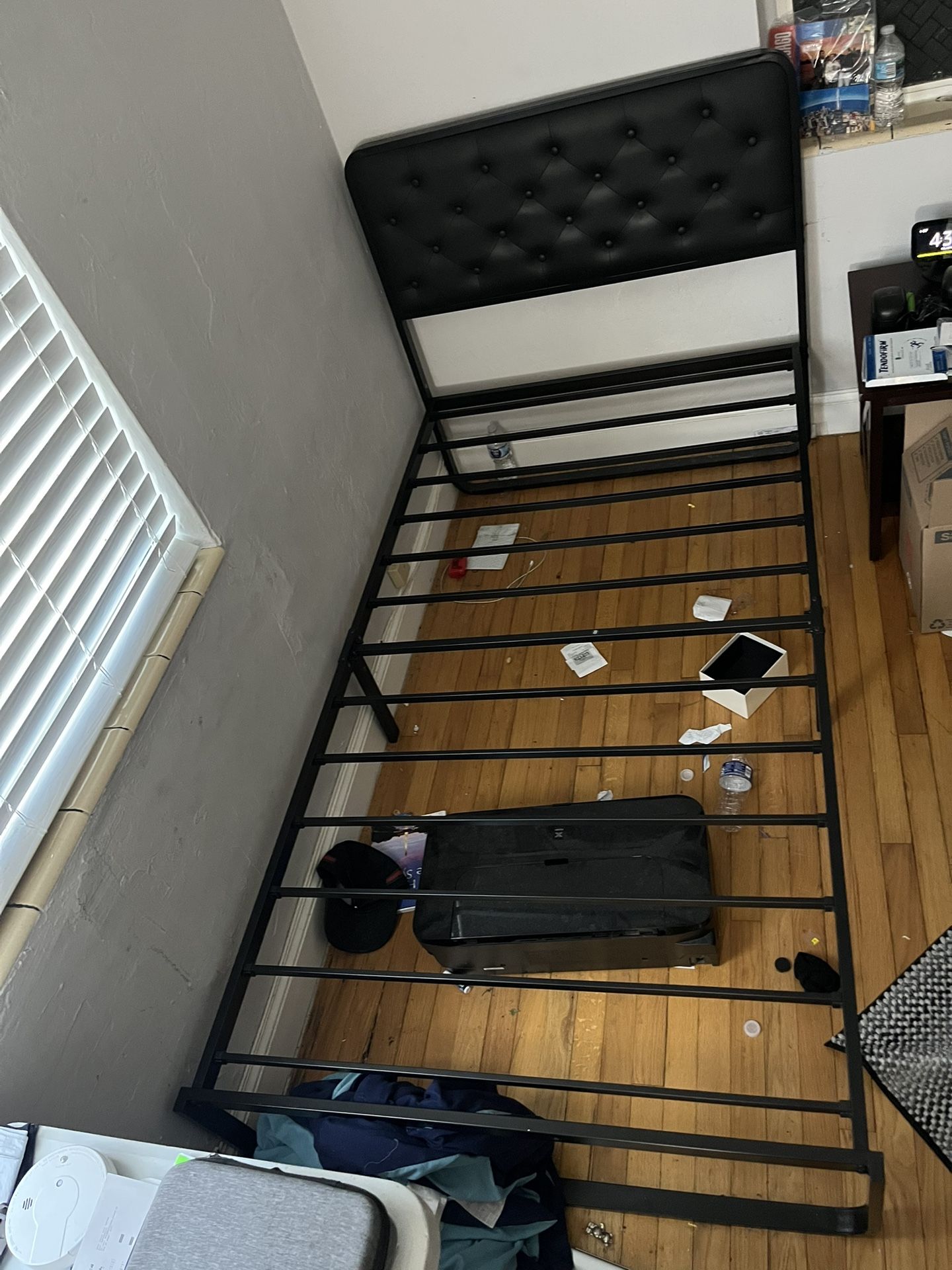 Single Bed Frame For Sale in North Miami