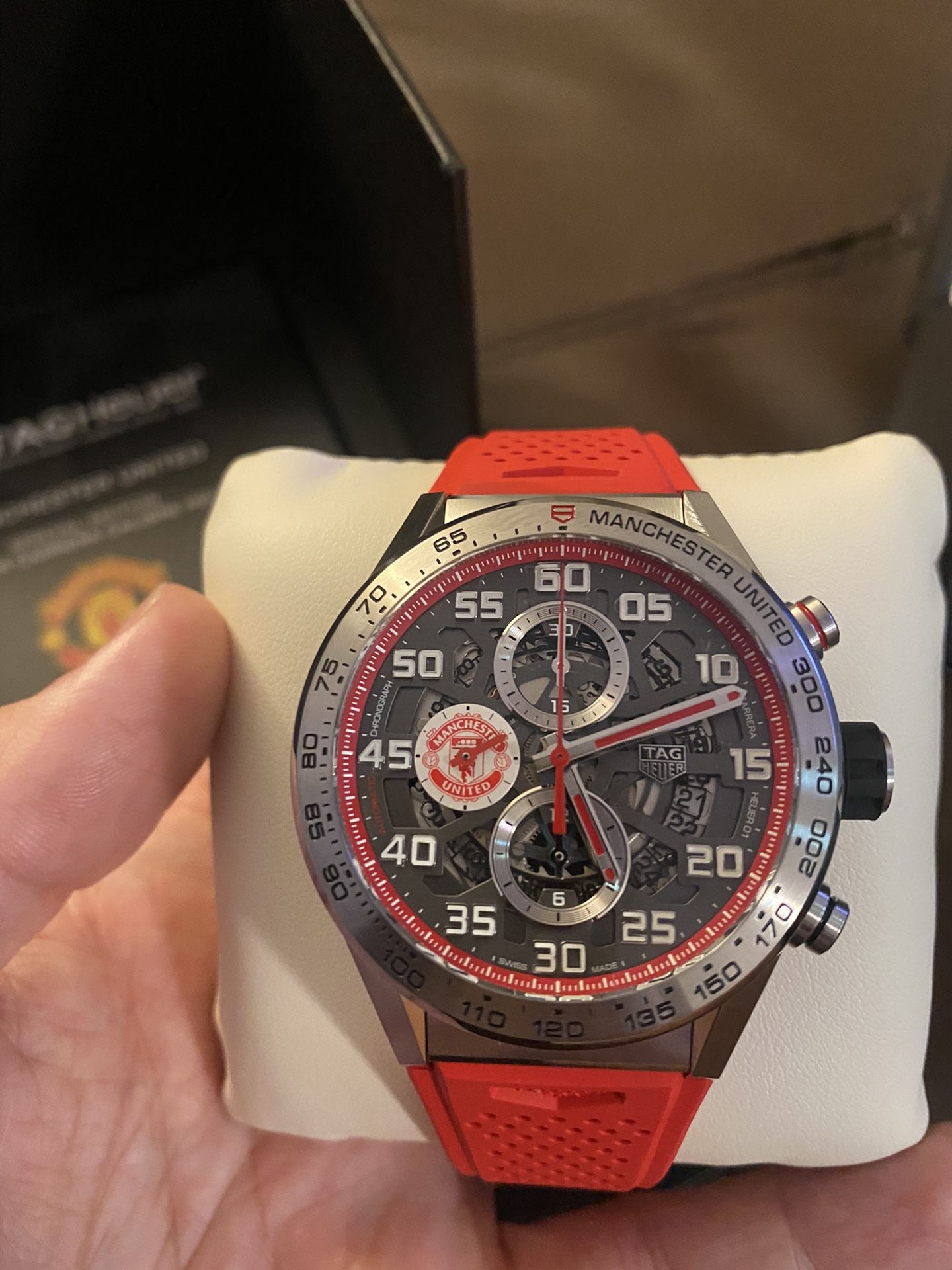 TAG HEUER Manchester United Special Edition Carrera Calibre Heuer01