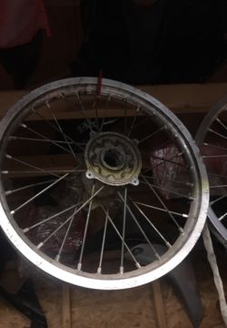 Cr125 rear wheel good shape no cracks