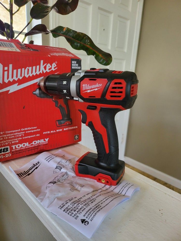Milwaukee new M18 18V Lithium-Ion Cordless 1/2 in. Drill Driver (Tool-Tool-Only