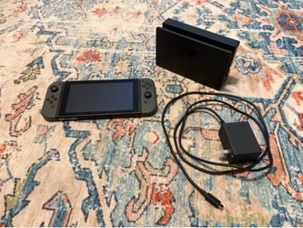 Nintendo Switch V1 with Zelda BOTW and Zelda Carrying Case