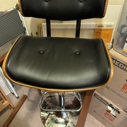 Bar Stool Black With Wood Trim Goes Up And Down