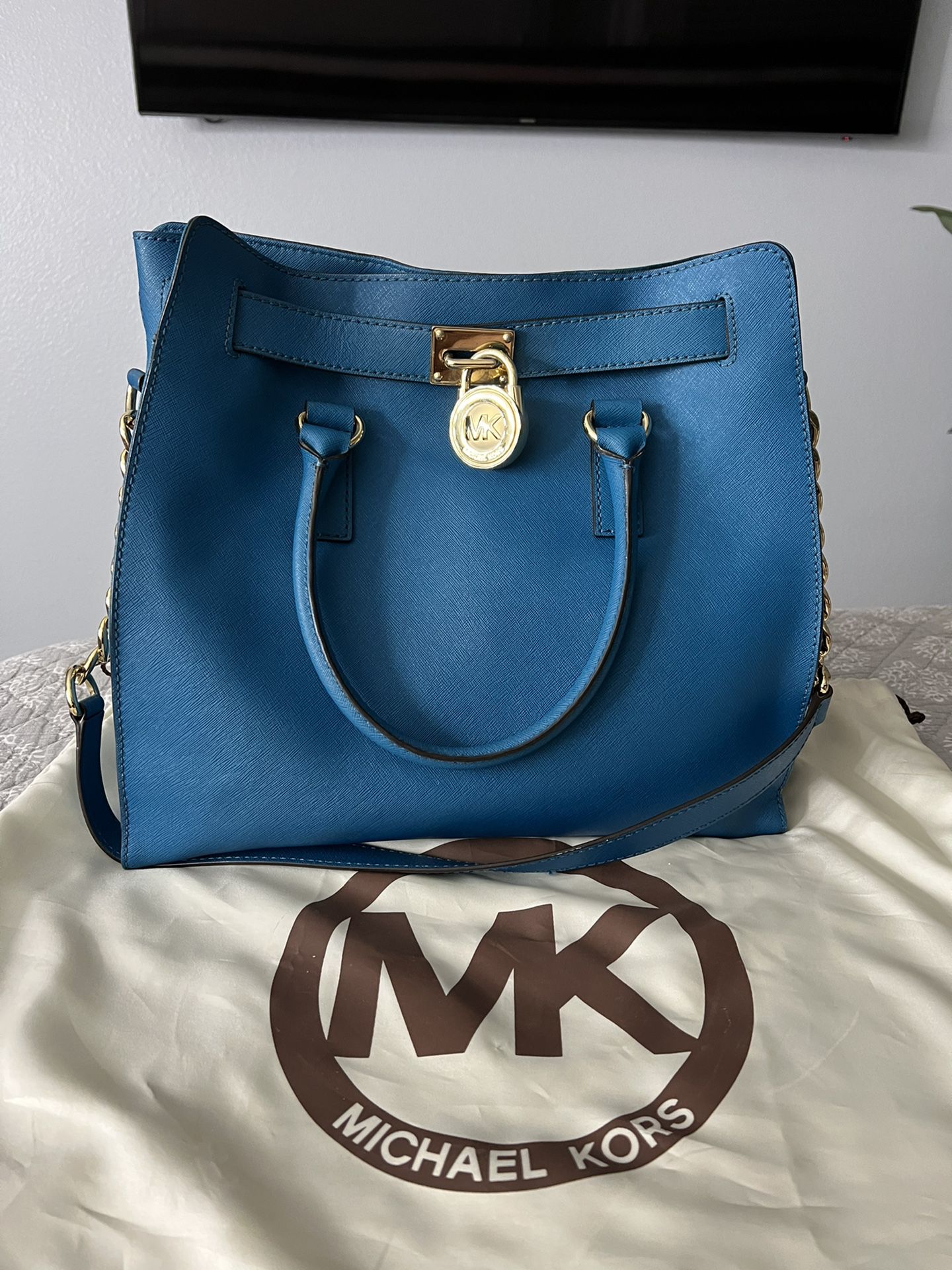 Adorable Michael Kors Turquoise handbag