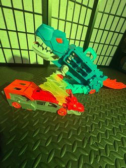 Hot Wheels City Battling Creature Transporters – Shark & Dragon Set