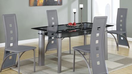 Dining Table w/ 4 Chairs