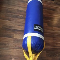 PUNCHING BAG BRAND NEW 70 POUNDS FILLED 