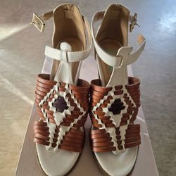 Plume by Farylrobin Huaraches/Ankle Strap Sandals in white and brown, Size 6.5