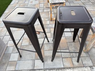 Metal bar stool