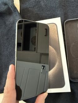 Unlocked iPhone 15 Pro Max 1TB Like New