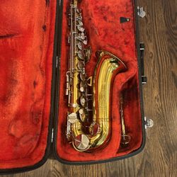 King Cleveland  613 Alto Saxophone With Case And Extras