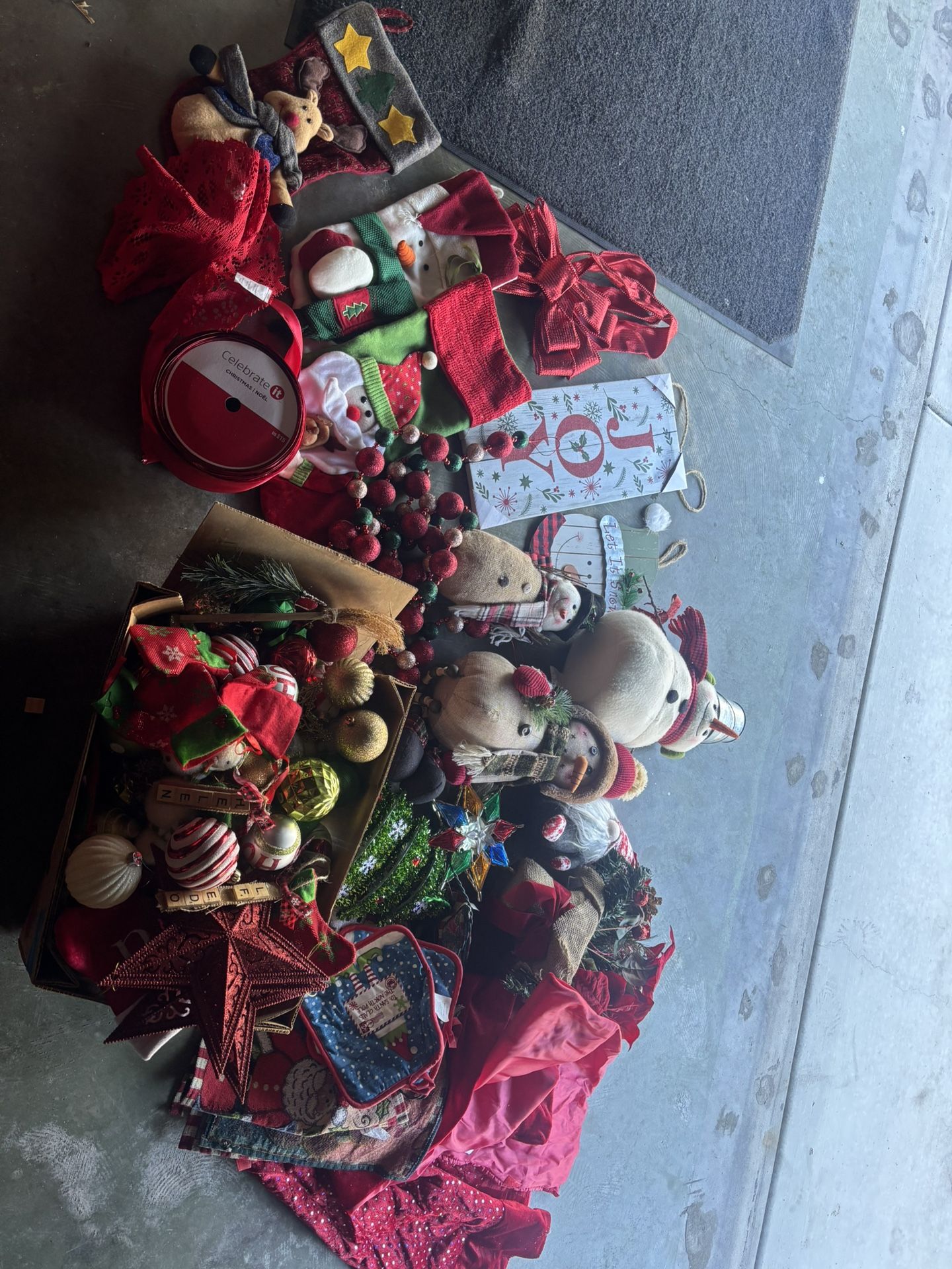 Red Theme Christmas Decoration 