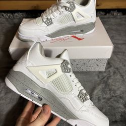 Oreo 4s Size 8 Men’s Sneakers