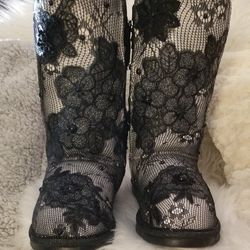 Pre owned Customized Ugg boots, Embellished With Fishnet And Pearls, Boots Are White And Black ,size 6