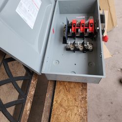200 Amp 240 Volt Fused Disconnect 