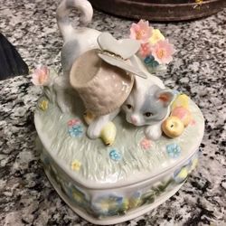 Porcelain cat kitten jewelry box