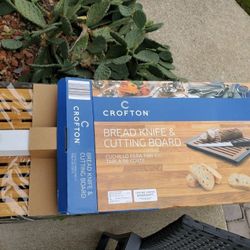 Crofton New Bread Knife And Cutting Board 