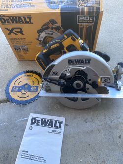 DEWALT 20-Volt MAX 7-1/4 in. Cordless Circular Saw (Tool Only)