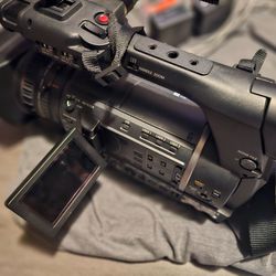 Panasonic AG-HPX250P Camcorder P2 HD Video Camera with lot of accessories