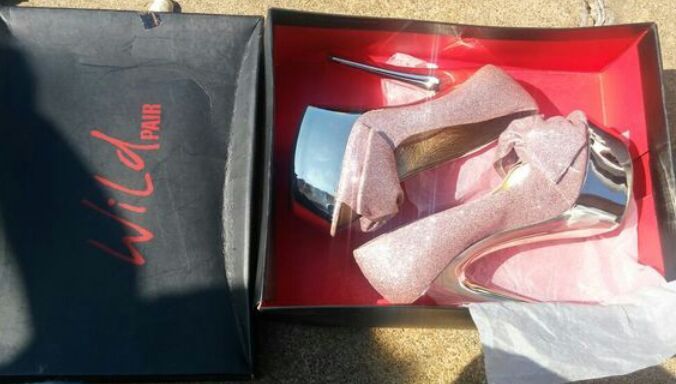 Pink steletos