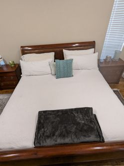 Henredon Solid Wood & Leather Sleigh Bed + 2 Matching Nightstands (+ Mattress)