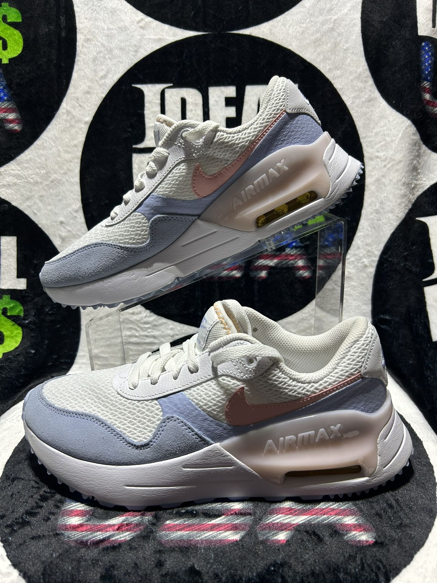 NIKE AIRMAX WOMENS SHOES  SIZE 9 BRAND NEW 