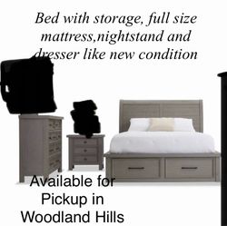 Like New Condition Full Size Bedroom Set