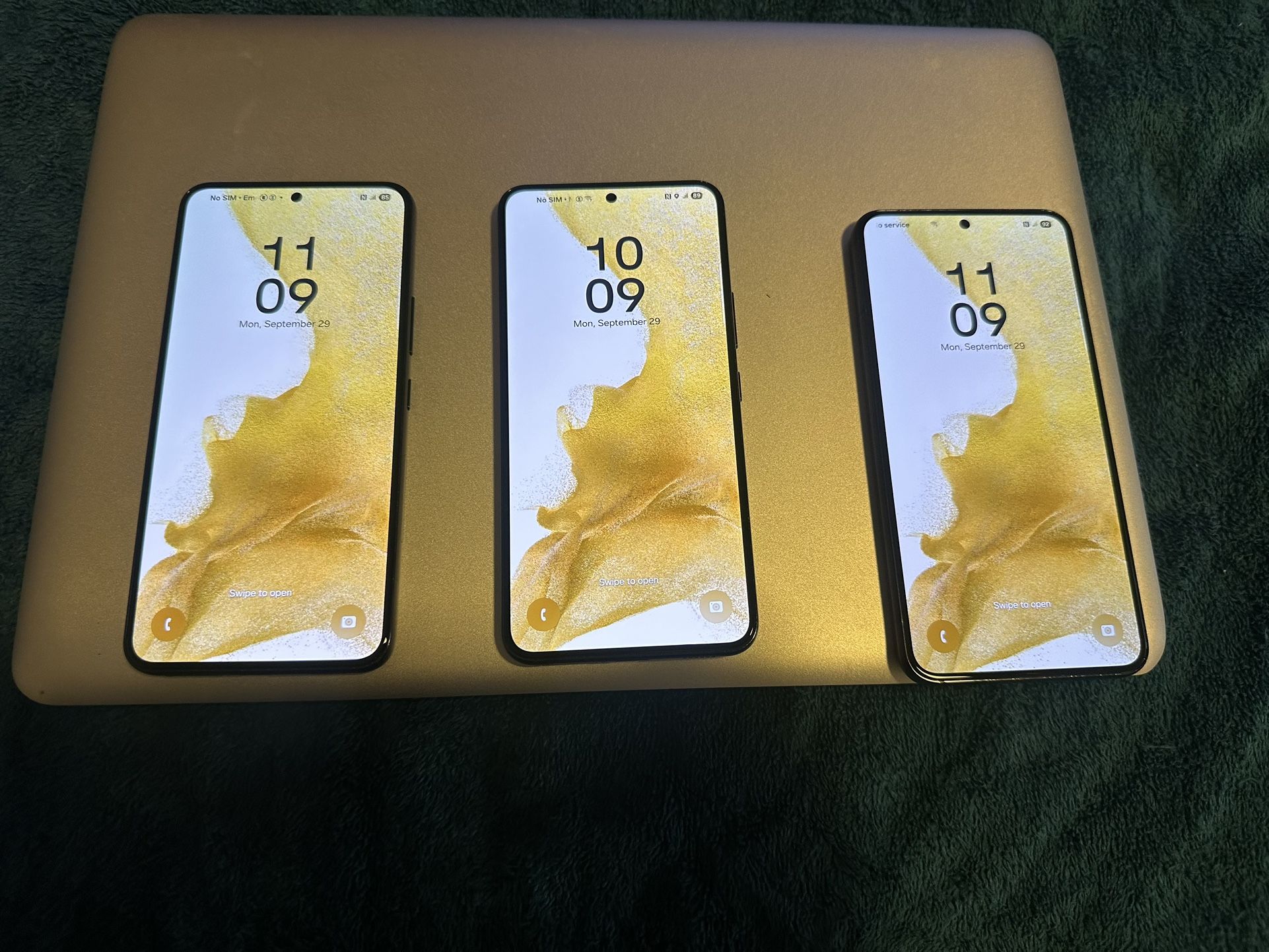 New Samsung Galaxy S22 Unlocked For All Carriers $225 Each