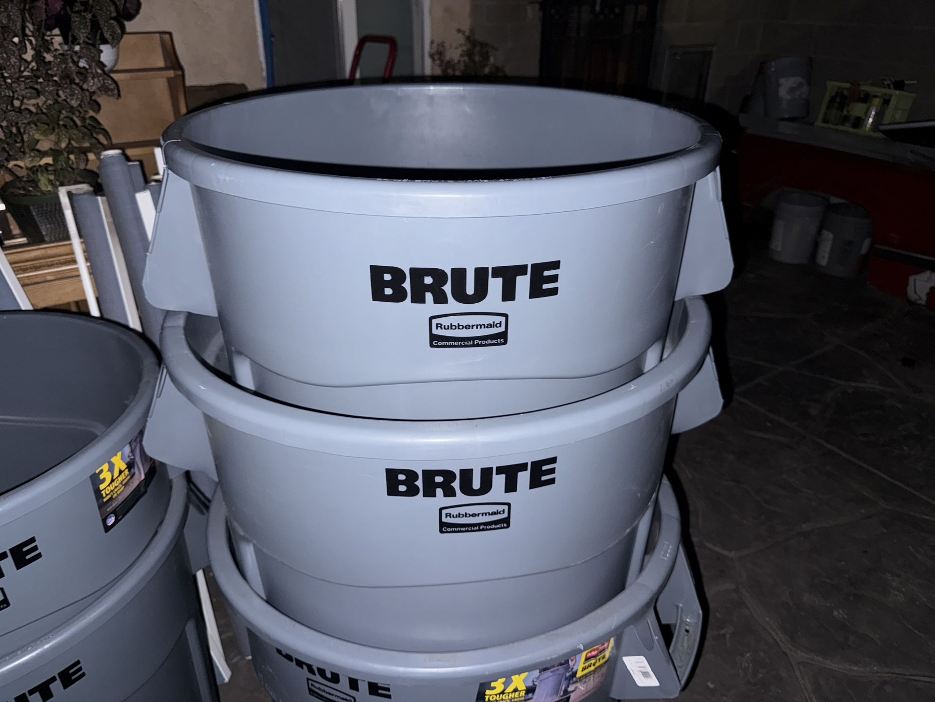 Brute Trash Bin