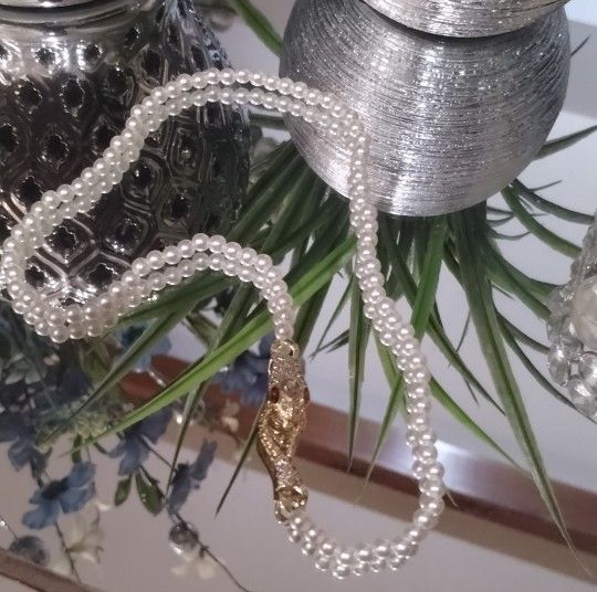 Beautiful Choker In 14K Gold Plated And Pearls