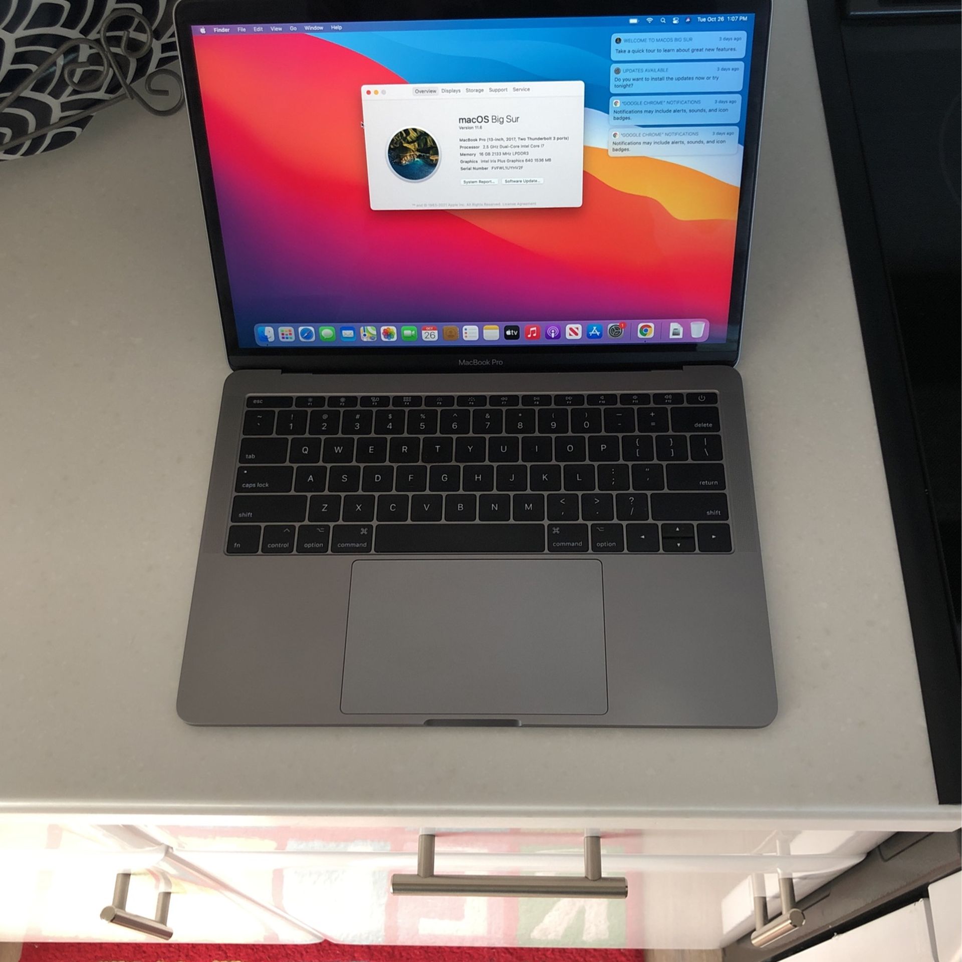 2017 13 Inch MacBook Pro 2.5GHZ i7, 16gb, 512 Ssd