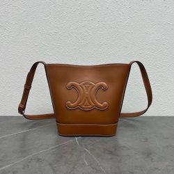 CUIR TRIOMPHE Leather Bucket Bag