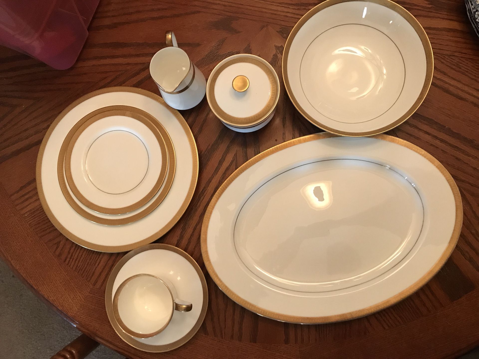 Fine Bone China Mikasa Pembroke 106 Narumi Japan plate set